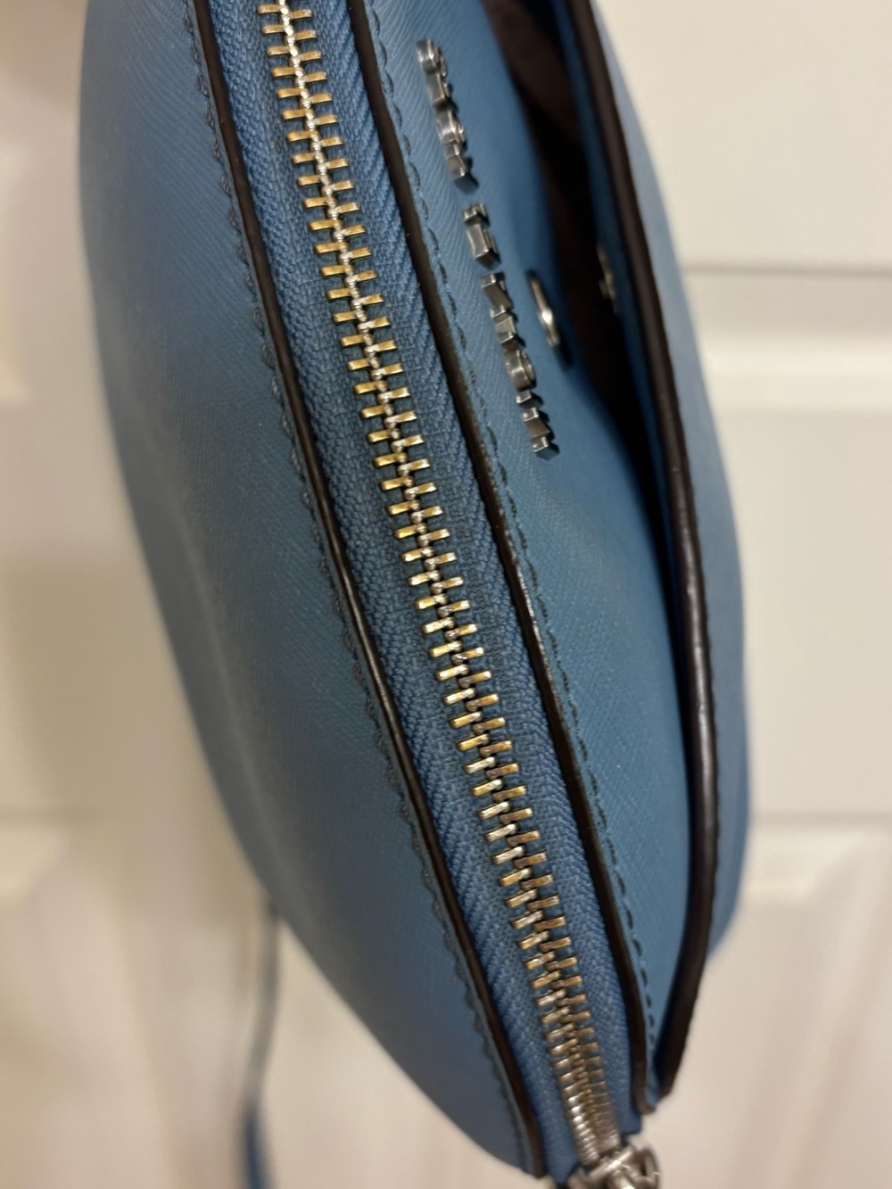 MICHAEL Michael Kors Blue Crossbody Bag with Gold Hardware - Picture 3 of 9